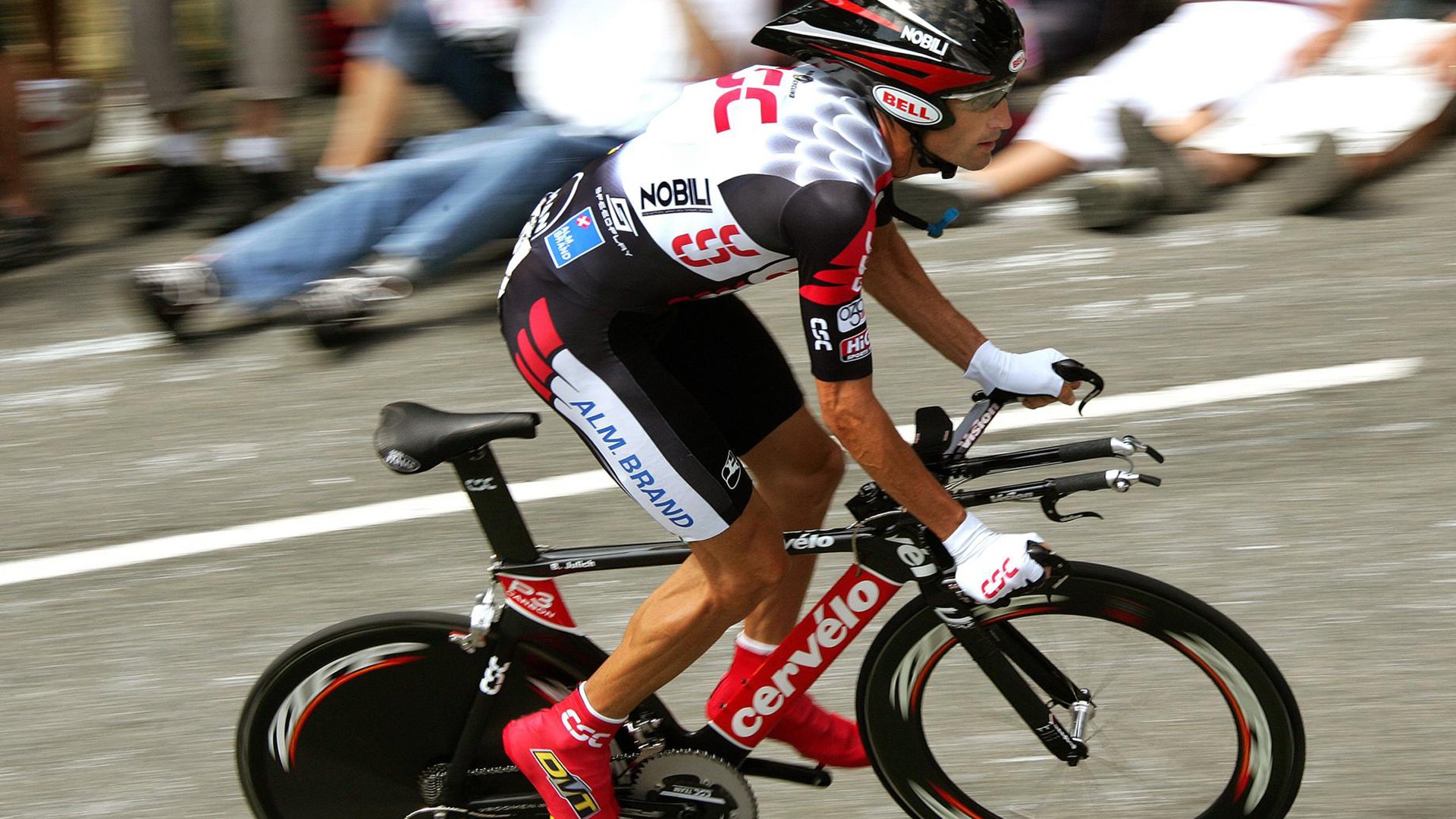 中国女篮的微笑是胜利的象征，中国女篮队徽